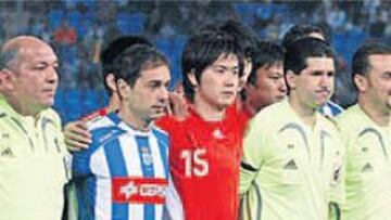 <b>EMOTIVO HOMENAJE</b>. El Recre demostró que es un club grande, tanto a nivel deportivo como humano. Emocionante sin duda el homenaje a los aficionados albiazules fallecidos en accidente de tráfico celebrado ayer en el Nuevo Colombino. Desde Francisco Mendoza, presidente de la entidad, hasta el último de los seguidores del Recre, vivieron con intensidad y emoción este acto.