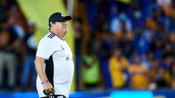 Miguel Herrera niega vestidor roto en Tigres