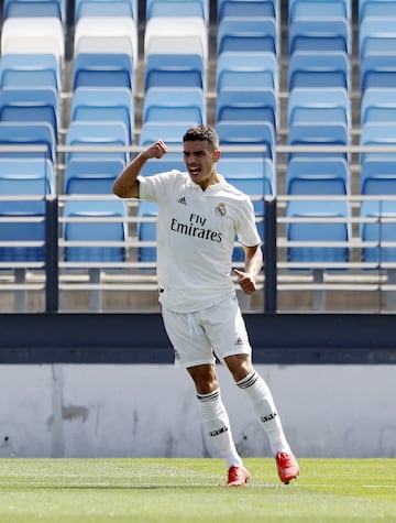 Seoane celebrando el 1-0 a favor del Real Madrid Castilla. 2