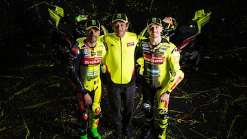 Valentino Rossi posa junto a sus pilotos, Franco Morbidelli y Fabio DiGiannantonio.