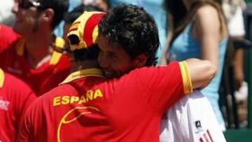 <strong>VICTORIA.</strong> Feliciano y Verdasco logran un punto para España en el partido de dobles.
