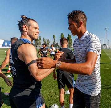 Raphael Varane y Gareth Bale.