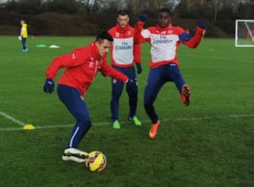 Alexis Sánchez entrena junto a sus compañeros