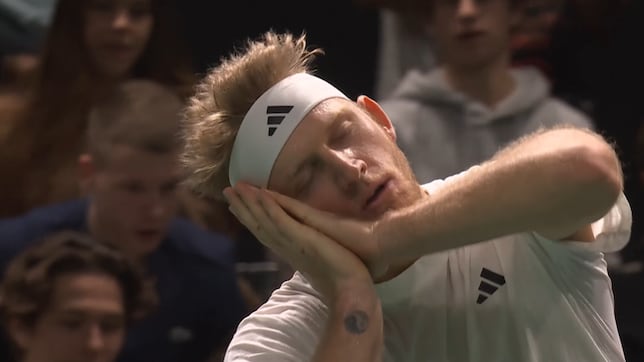 Davidovich manda a dormir al público francés y reta a Zverev