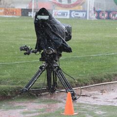 La lluvia golpea al fútbol chileno
