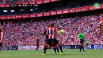 El Barcelona reclamó penalti por mano de Elustondo
