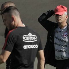 Rueda cita a dos debutantes como reemplazos de Medel y Orellana