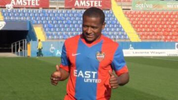 Delantero de Santos, procedente de España.