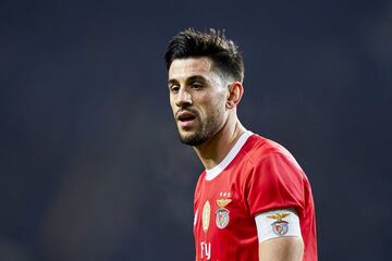 Otro que lució la camiseta del Benfica que pasó por LaLiga sin demasiado éxito. Ex del Atlético de Madrid, Pizzi acabó en Da Luz, donde fue un jugador respetado y que aportó un buen nivel. Ahora se encuentra en el Basaksehir.