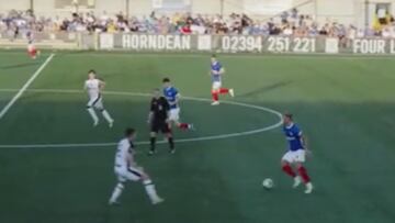 Ryley Towler del Portsmouth anotó esta maravilla de golazo, el mejor de lo que de pretemporada sin duda.