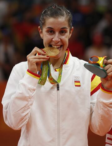 Una de las medallas “casi” aseguradas para España. La jugadora de bádminton, oro en Río 2016 y con 5 europeos y 3 mundiales, lesionada del cruzado en su rodilla izquierda dice adiós a la cita olímpica. 

