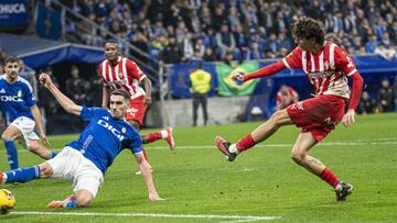 11-01-25. MOMENTO EN QUE CESAR GELABERT CONSIGUE EL GOL DEL EMPATE DEL SPORTING EN EL TARTIERE FRENTE AL OVIEDO. DANI CALVO NO PUEDE LLEGAR AL REMATE.