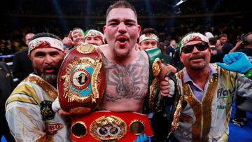 Boxing - Anthony Joshua v Andy Ruiz Jr - WBA Super, IBF, WBO &amp; IBO World Heavyweight Titles - Madison Square Garden, New York, United States - June 1, 2019   Andy Ruiz Jr celebrates winning the fight with his team  Action Images via Reuters/Andrew Couldridge       TPX IMAGES OF THE DAY