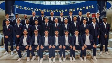 La Selección posa con el traje oficial diseñado por El Ganso.