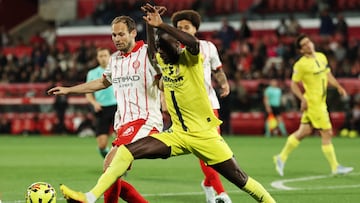 Girona's Dutch defender #17 Daley Blind (L) and Villarreal's Ivorian forward #19 Nicolas Pepe fight for the ball during the Spanish league football match between Girona FC and Villarreal CF at Montilivi Stadium in Girona on April 6, 2026. (Photo by Lluis GENE / AFP)
