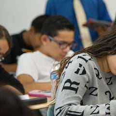 How much do high school teachers earn a year in the US: What is the average salary?