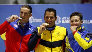 Omar Pinz&oacute;n, ganador de la medalla de oro en los 100 metros espalda masculino en Nataci&oacute;n en los Juegos Centroamericanos y del Caribe Barranquilla 2018