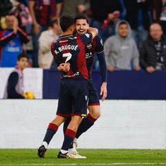 Dela golpea la puerta del playoff