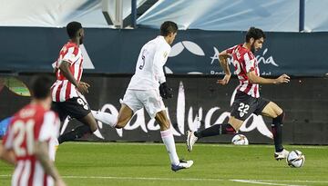 0-1. Raúl García marcó el pirmer gol.