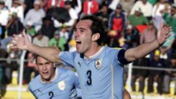 Godín marca en la histórica victoria charrúa en La Paz