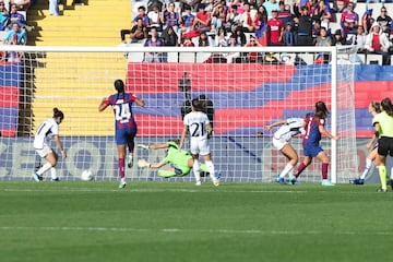 La delantera nacida en Moncada y Reixach entró en la segunda mitad y aprovechó una gran jugada de Aitana Bonmatí que la asistió para poner el 4-0 en el marcador.