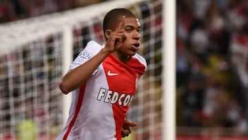 Mbapp&eacute;, celebrando un gol con el M&oacute;naco.