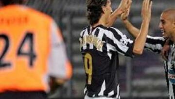 <B>OTRO GOL.</B> Trezeguet abrió el marcador y confirma su excelente estado de forma.