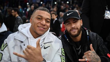 (L/R): Paris Saint-Germain&#039;s French forward Kylian Mbappe and Paris Saint-Germain&#039;s Brazilian forward Neymar pose ahead of the NBA basketball match between Milwakuee Bucks and Charlotte Hornets at The AccorHotels Arena in Paris on January 24, 20
