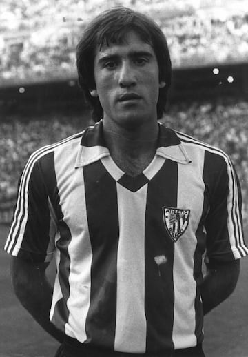 Militó en las categorías inferiores del Athletic y pasó al primer equipo en 1975, donde estuvo hasta 1987.