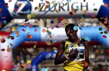 La corredora keniana Frashiah Nyambura, con un tiempo de 2h.32:27, se impone en la trigésimo cuarta edición del Maratón de Barcelona, en la que participan 17.830 atletas de 87 países, lo que la sitúa entre las cinco 'grandes' de Europa, Maratón de Barcelona. 