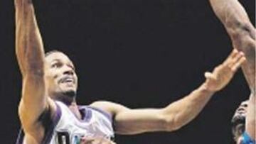 <b>VICTORIA. </b>Bell, ayer, frente a Dallas.