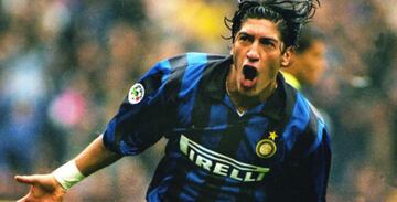 'Bam Bam' llegó al Inter en 1996 y a su palmarés agregó una Copa UEFA (hoy Europa League) con los milanistas. En los lombardos jugó 148 encuentros y anotó 40 dianas.
