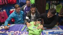 Vigaray, Juan Rodr&iacute;guez y Pedro Le&oacute;n, esta tarde en la tienda oficial. 