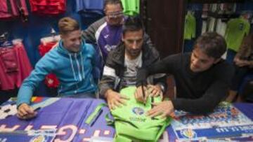 Vigaray, Juan Rodr&iacute;guez y Pedro Le&oacute;n, esta tarde en la tienda oficial. 