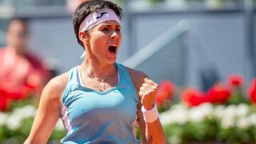 Aliona Bolsova celebra un punto durante su partido ante Vera Lapko en la previa del Mutua Madrid Open.