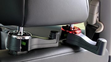 Gancho para el reposacabezas del coche.