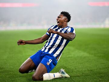 Samu celebra su gol, que significó el 1-1 (Photo by PATRICIA DE MELO MOREIRA / AFP).