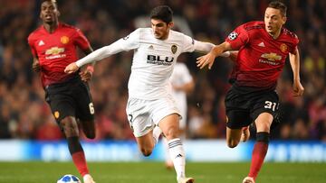 Gonçalo Guedes ante Matic y Pogba.