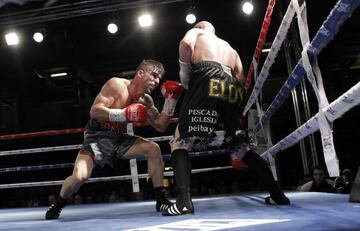 Nicolás González ante Eloy Iglesias en el combate que se proclamó campeón de España del superligero por segunda vez.