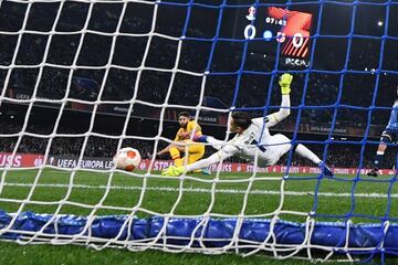 0-1. Jordi alba marca el primer gol.