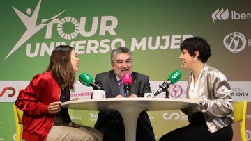 La tiradora de florete Teresa Díaz, el presidente de CSD José Manuel Rodríguez Uribes y la expatinadora olímpica Sara Hurtado.