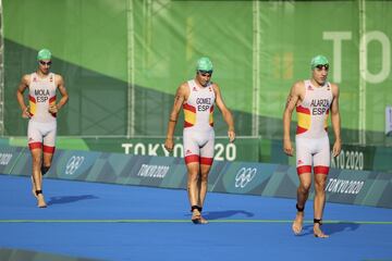 Mario Mola terminó décimo (a 1:09), Fernando Alarza 12º a 1:18 y Gómez Noya, 25º (2:42).