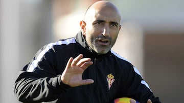Abelardo durante un entrenamiento del Sporting