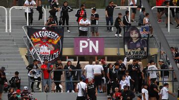 Futbol, Godoy Cruz vs Colo Colo.
Segunda ronda, Copa Libertadores 2024.
Hinchas de Colo Colo son fotografiados previo al partido de copa libertadores contra Godoy Cruz disputado en el estadio Malvinas Argentinas en Mendonza, Argentina.
22/02/2024
Jonnathan Oyarzun/Photosport
Football, Godoy Cruz vs Colo Colo.
2nd round, Copa Libertadores 2024.
Colo Colo's fans are pictured before the copa libertadores match against Godoy Cruz at the Malvinas Argentinas stadium in Mendoza, Argentina.
22/02/2024
Jonnathan Oyarzun/Photosport