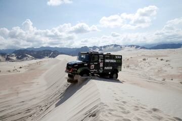 Undécima etapa entre Belén, Fiambalá y Chilecito. El piloto argentino Ricardo Adrian Torlaschi con Iveco. 