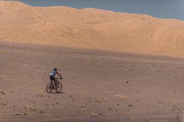 La tercera etapa de Épica Atacama permitió que los corredores pasaran por la duna El Medanoso, una de las más altas del mundo.