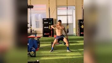 "Los prohibidos": el osado baile de Medel en Juan Pinto Durán