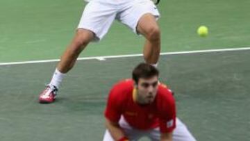 <b>NO PUDO SER. </b>Marc López y Granollers cayeron en Praga.