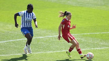 Alejandra Bernabé, durante un partido con el Liverpool.