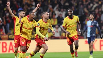 Lens' French defender #02 Ruben Aguilar (C) celebrates with teammates after scroring Lens' first goal during the French L1 football match between RC Lens and Le Havre AC at the Stade Bollaert-Delelis in Lens, northern France, on January 30, 2026. (Photo by Francois LO PRESTI / AFP)